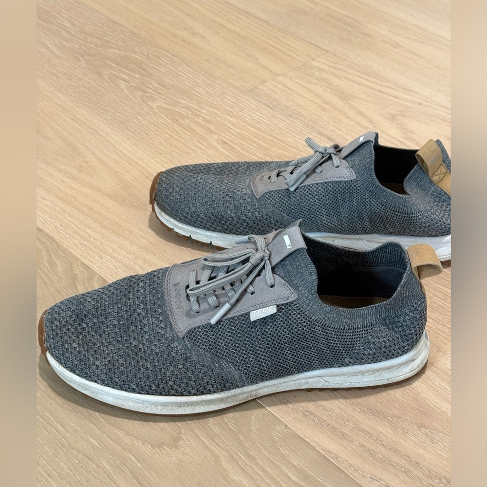 Golf shoes